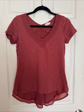 Meadow Rue Lace-Trim V-Neck Short Sleeve Top in Mauve